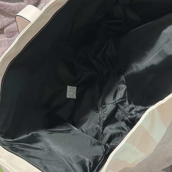 VS Iconic Weekender - Picture 9 of 9